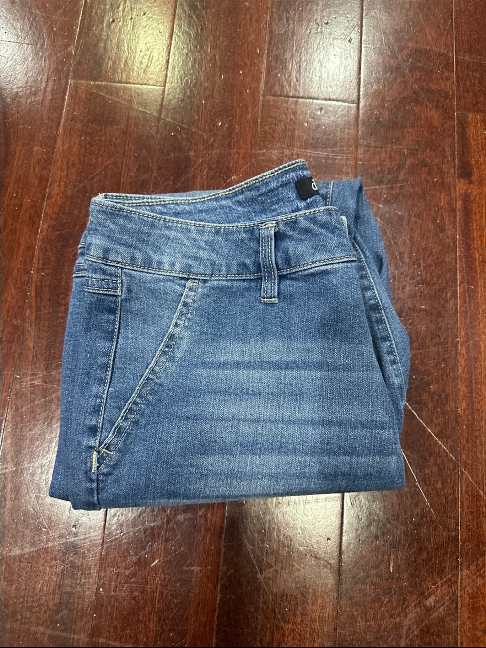 Classic Blue Women's Jeans - d. Jeans - Comfortable Everyday Fit - Picture 7 of 8